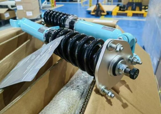 奥迪A7减震器改装：增强操控与驾驶稳定性的完美升级