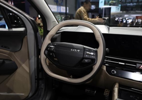 全新起亚狮铂拓界广州车展首发 外观内饰焕新升级 2026年即将上市