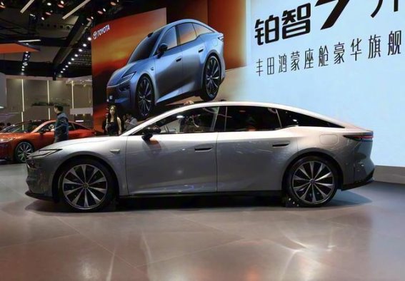 广汽丰田铂智7亮相广州车展，激光雷达与鸿蒙座舱加持，引领高端纯电新风潮