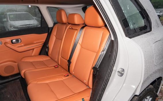 15万买大空间家用SUV，零跑C10降价增配实用感十足