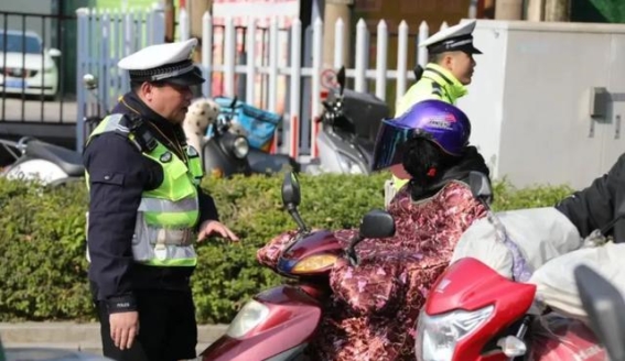 冬季电动车保暖新选择：如何在寒冷中保持温暖与安全