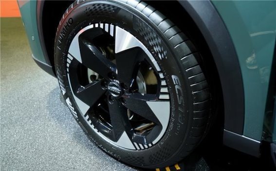 科技引领驾控体验：锦湖轮胎助力领克品牌创新发展