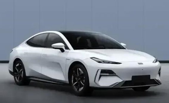 吉利银河E8：引领风潮，科技与美学的双重突破