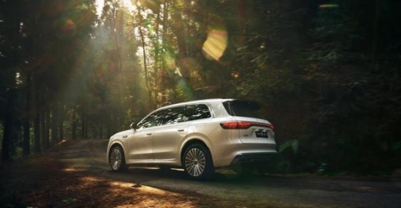 问界M8：以科技创新引领家庭健康出行新趋势