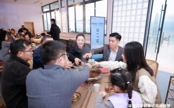 深蓝智享体验：智能与温暖交织的山城试驾