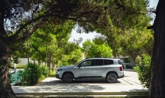 全新奔驰GLB：设计进化与双动力布局引领未来