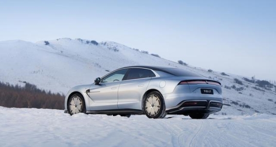 无惧严寒，畅享冰雪驾控：仰望U7带你征服冬季路面