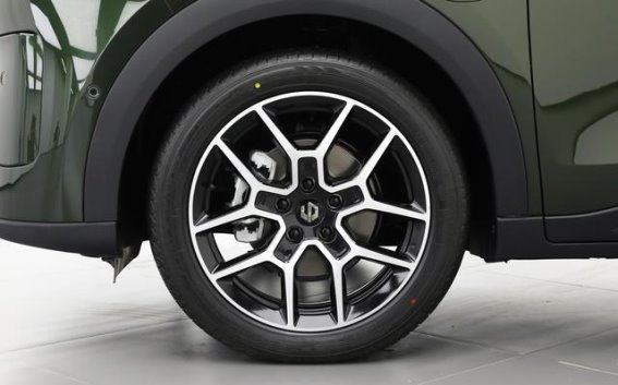 零跑A10：科技赋能，智能出行新选择