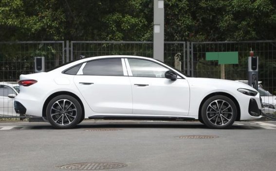 2026款奥迪A5L 2.0T运动版Plus实车体验：豪华与动力的完美平衡