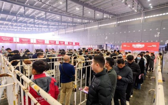 长沙车展万人团购会：购车享实惠，大奖惊喜不断