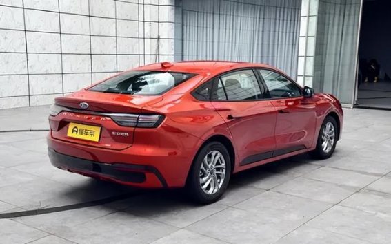 新蒙迪欧与帕萨特深度对比：动力、配置与驾乘体验全面评析