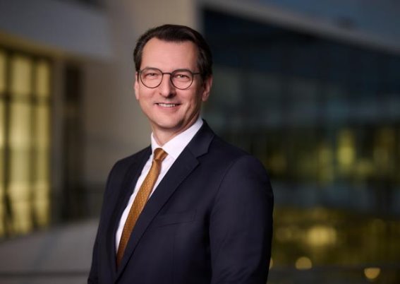 从实习生成长为掌舵者，宝马集团换帅背后的逻辑与挑战