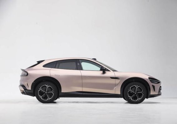 V8加电驱的迈凯伦SUV浮出水面，性能想象与设计争议并行