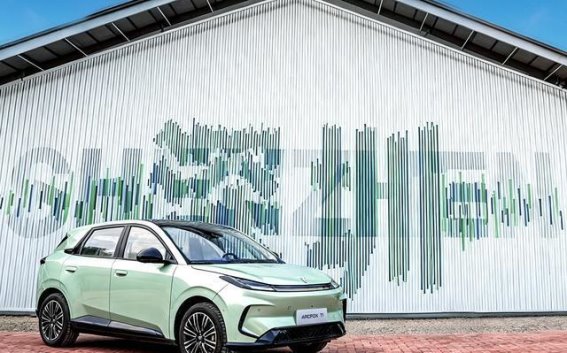 极狐T1与零跑lafa5对比评测：健康座舱与全方位用车体验