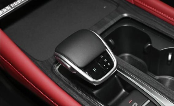 奇瑞艾瑞泽8PRO 2.0T豪华版上市，动力与豪华兼备