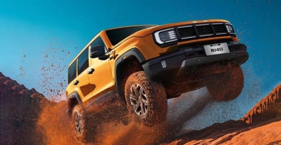 厂补加持下的冬日底气：BJ40燃油版雨雪复杂路况实力解析