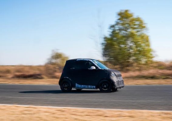 精灵Fortwo纯电回归：在越做越大的时代，重新找回小车的尊严