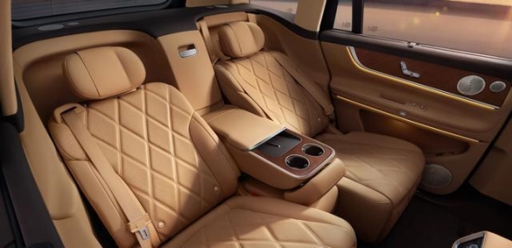 问界M9：保值率与科技引领高端市场新风潮