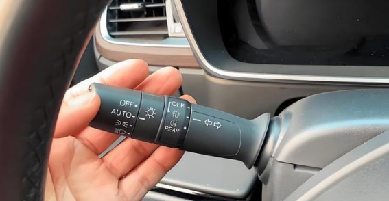 德系车大灯旋钮设计为何“不人性化”？安全背后的深意