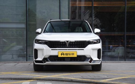 岚图FREE 318：跨越传统的新能源 SUV 选择