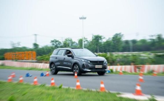 雪铁龙天逸C5 AIRCROSS：为家用SUV赋予舒适与操控新定义