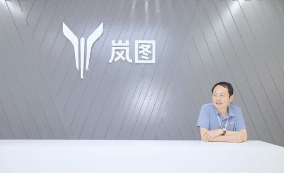 岚图汽车试驾实录:高端新能源座驾的驾控与科技完美融合