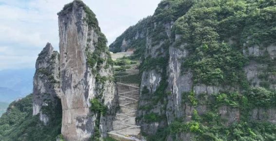 东风标致新508L成功挑战中国最险Z型公路，展现卓越驾控实力