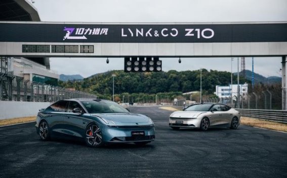 20万元预算选购纯电轿车，领克Z10与小鹏P7+如何抉择？