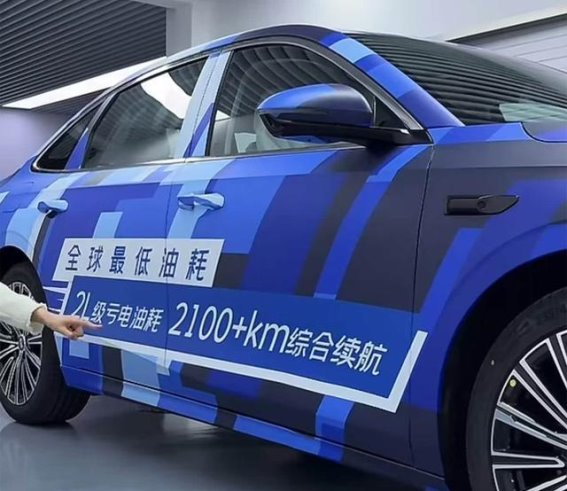吉利银河全新混动轿车曝光：亏电油耗2L级，续航可达2100km，年内正式上市
