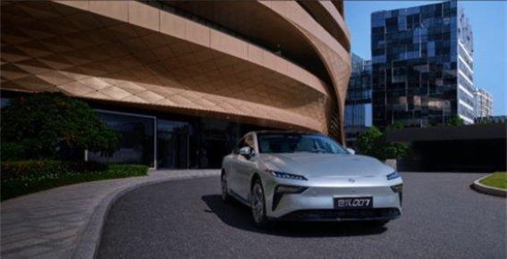 东风奕派eπ007：年轻人心中的第一台电动车