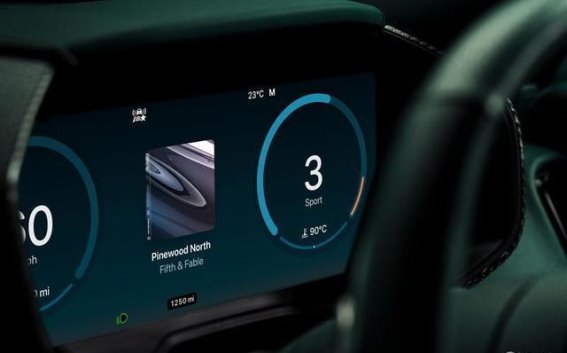 阿斯顿·马丁引领智能化潮流，首度应用CarPlay Ultra系统
