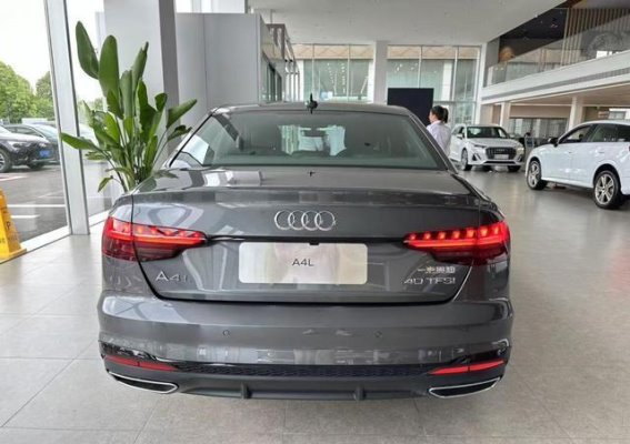 20万预算如何选择豪华中型车？奥迪A4L与宝马3系对比分析