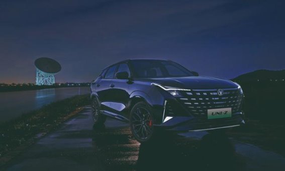 长安UNI-Z PHEV：燃油与新能源双管齐下，续航1200公里带来全新体验