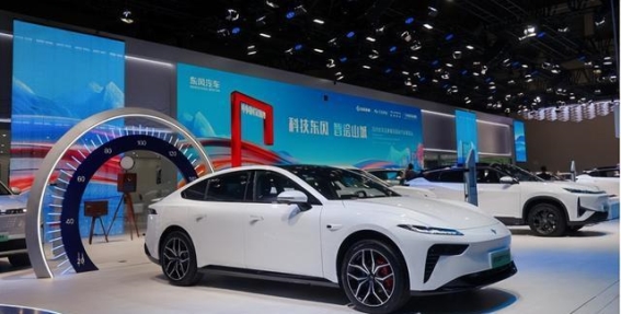 东风乘用车三大新能源品牌亮相重庆车展，三款新车揭开智能出行新篇章