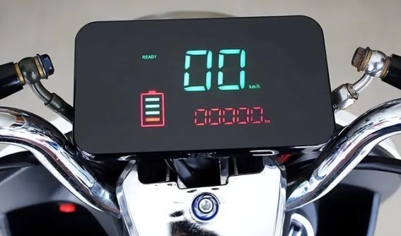 电动车充满电后一加速掉两格电，主要是这4个原因