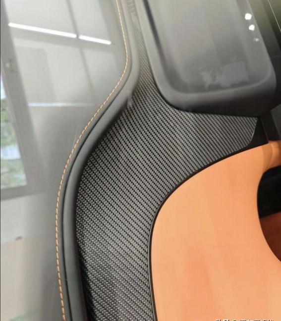 小米YU7 Max：碳纤维材质与高性能驱动的全新跨越