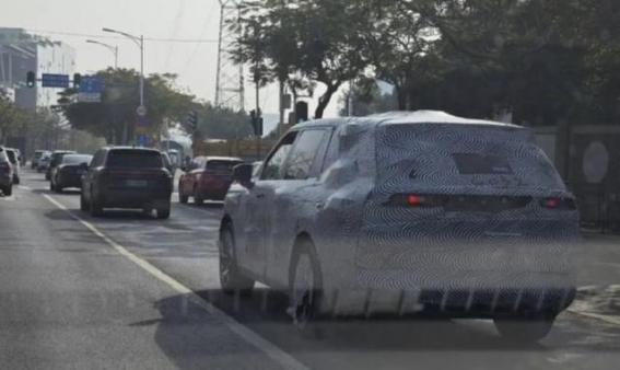 小鹏首款增程车型G01曝光 三排六座布局搭载800V架构
