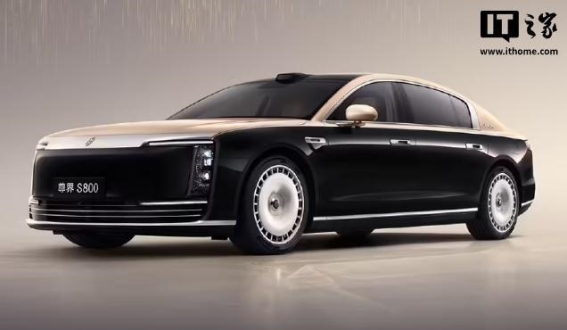 鸿蒙智行尊界S800首月销量突破6500台,豪华智能轿车引领新潮流