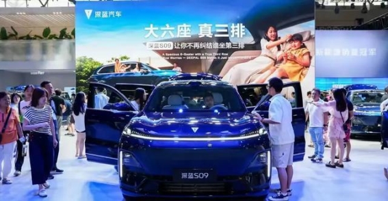 商战中的暗流：从胖东来到深蓝汽车，谁在背后操控舆论？
