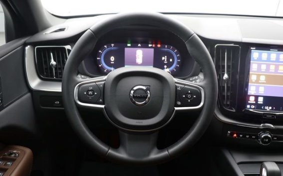 二手沃尔沃XC60 2025款B5四驱智逸豪华版：兼顾豪华与实用的理想之选