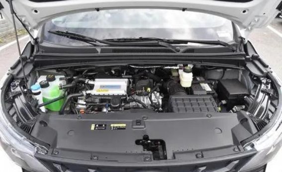M6家用SUV：全家舒享，安全与空间的完美平衡