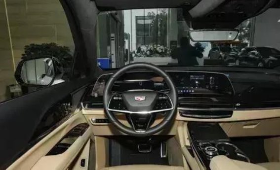 凯迪拉克XT5：豪华感与实用性的完美平衡