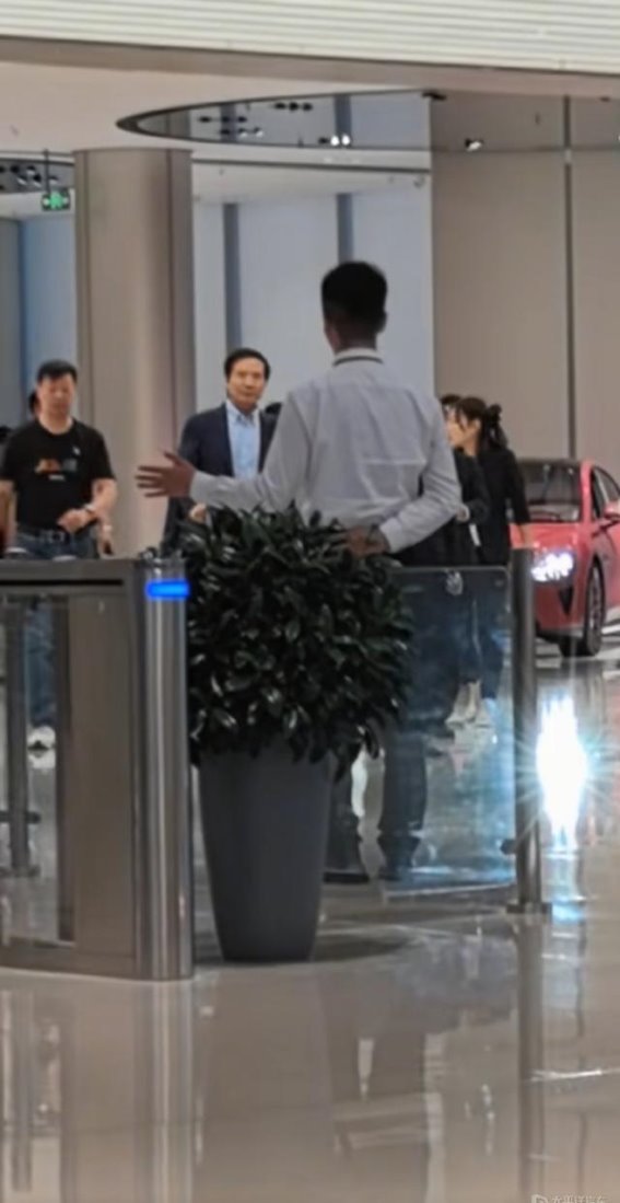 比亚迪与小米深度合作，王传福与雷军共商汽车未来