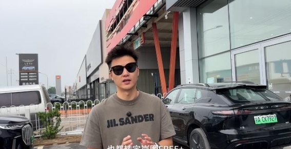 岚图FREE+：为何成为30万级混动SUV市场的爆款？
