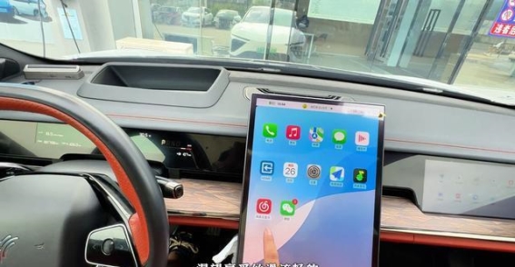 哪吒S专享无线CarPlay定制版：全屏与半屏模式随心切换，提升驾乘体验