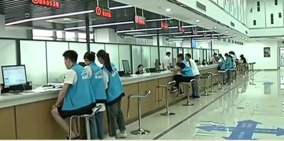 汽车城收费风波：公共服务与商业利益的界限在哪里？