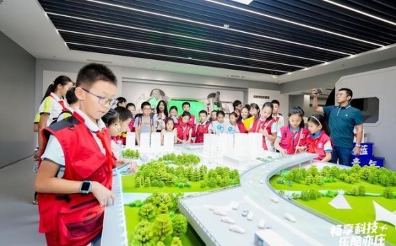 北京亦庄新能源汽车嘉年华精彩绽放 未来出行科技引领潮流