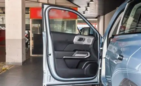 方程豹钛3：精准捕捉年轻消费者需求的纯电SUV