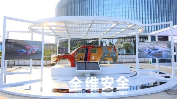 东风猛士携手华为开启智能硬派越野新时代