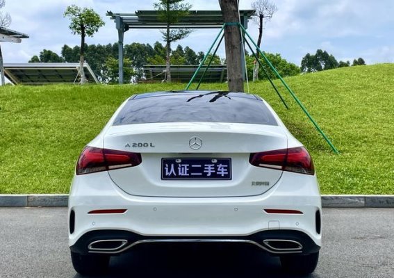 奔驰A级2022款A 200 L运动轿车时尚版:精致与实用的完美融合